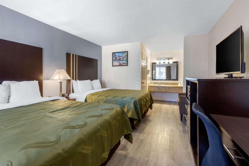 Room image 4