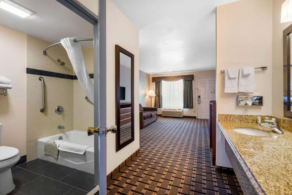 Room image 4
