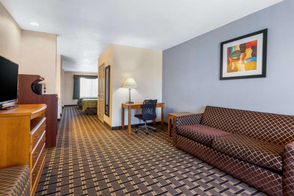 Suite, 2 Queen Beds with Living Room and Sofa Bed, Non Smoking